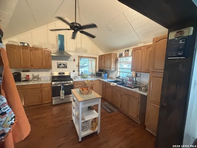 2366 Royal Oaks Poteet, TX 78065