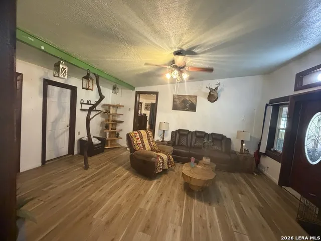 2366 Royal Oaks Poteet, TX 78065