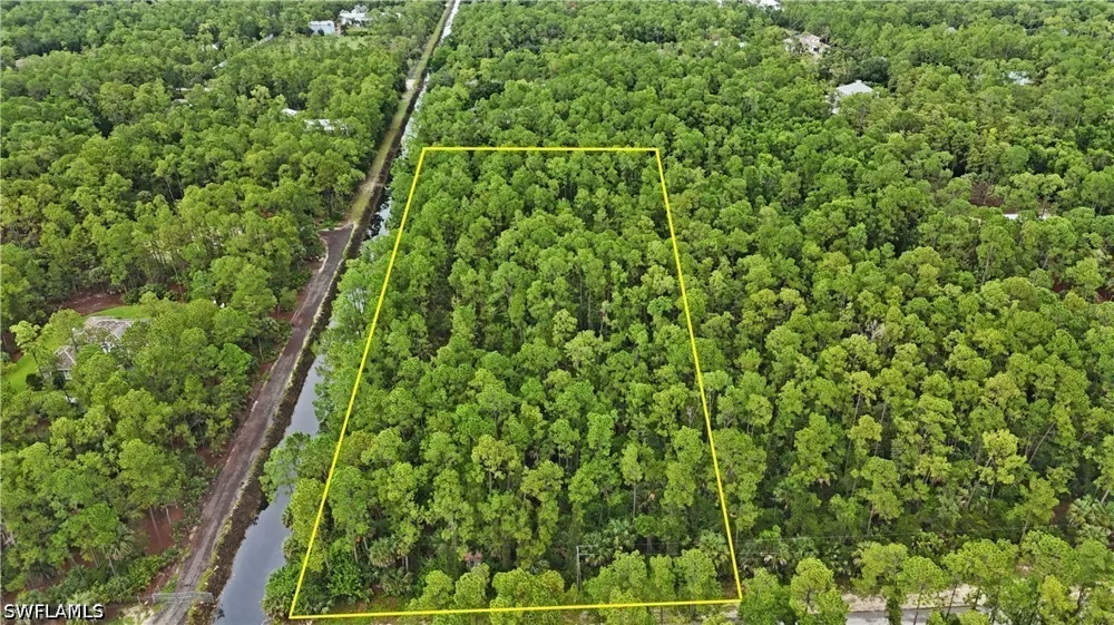 3rd Avenue NW Naples, FL 34119