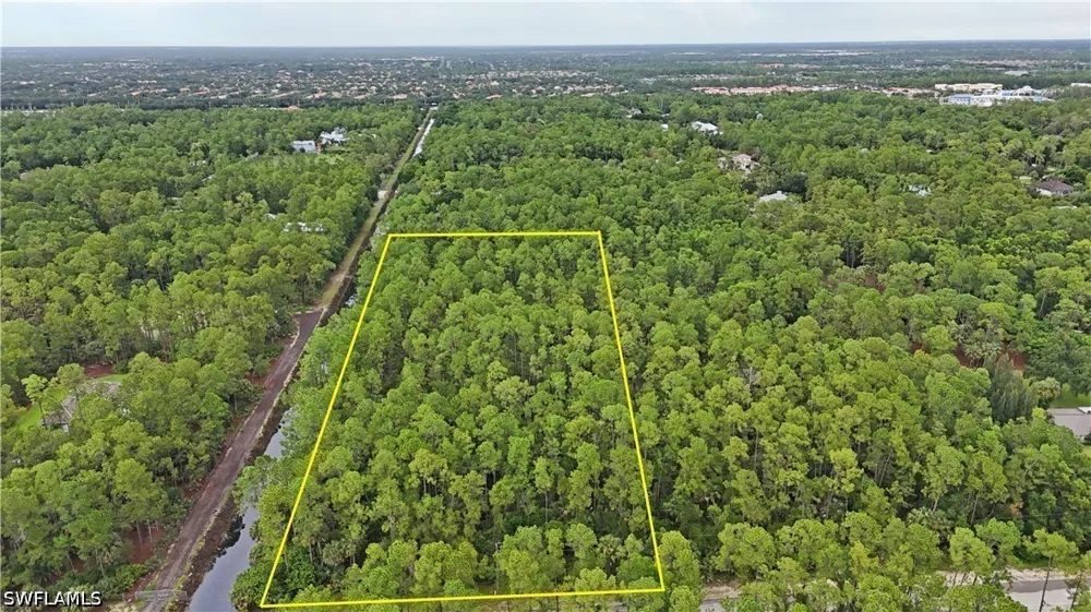 3rd Avenue NW Naples, FL 34119