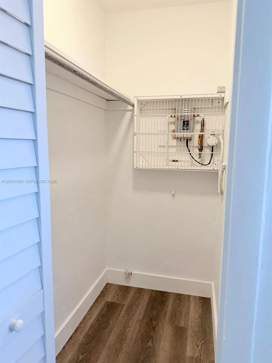 100 Madeira Ave #7 Coral Gables, FL 33134