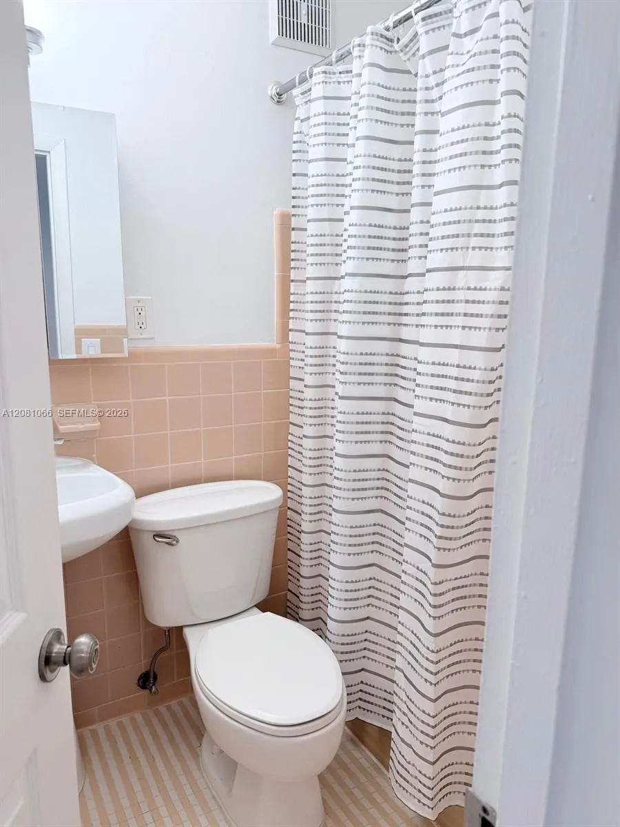 100 Madeira Ave #7 Coral Gables, FL 33134