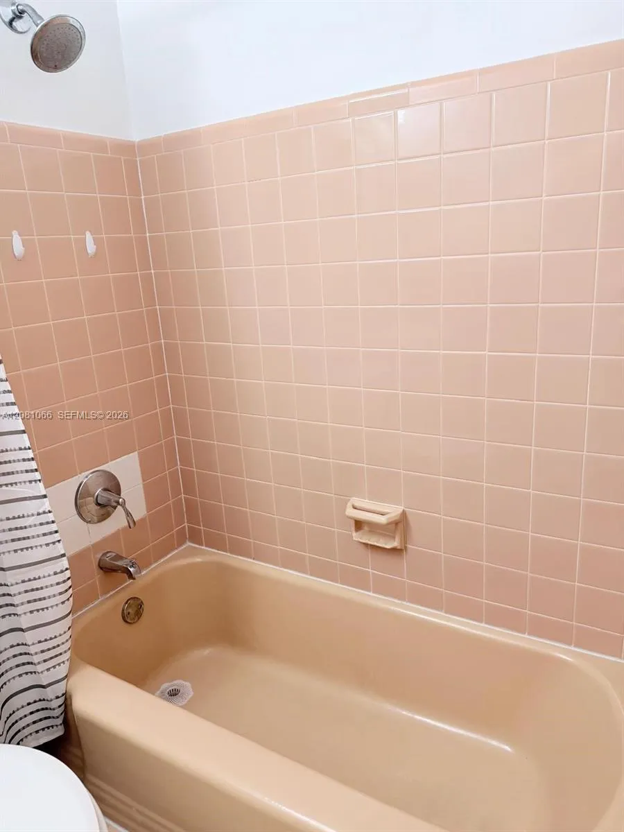 100 Madeira Ave #7 Coral Gables, FL 33134