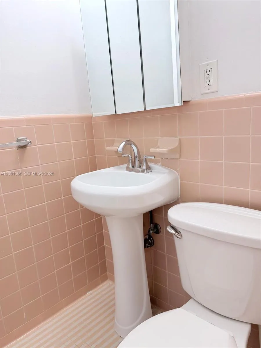100 Madeira Ave #7 Coral Gables, FL 33134