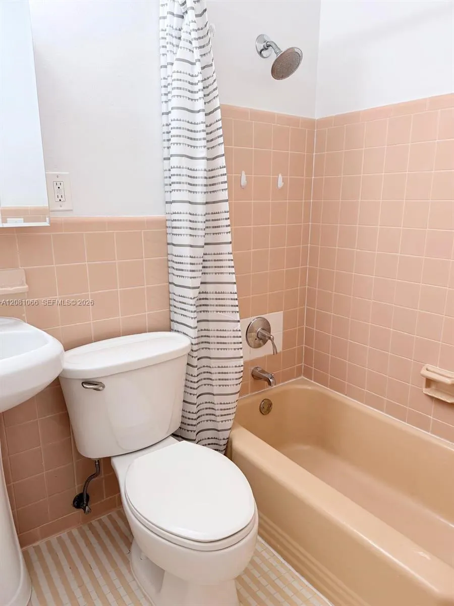 100 Madeira Ave #7 Coral Gables, FL 33134