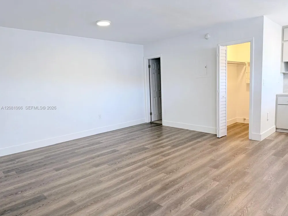 100 Madeira Ave #7 Coral Gables, FL 33134