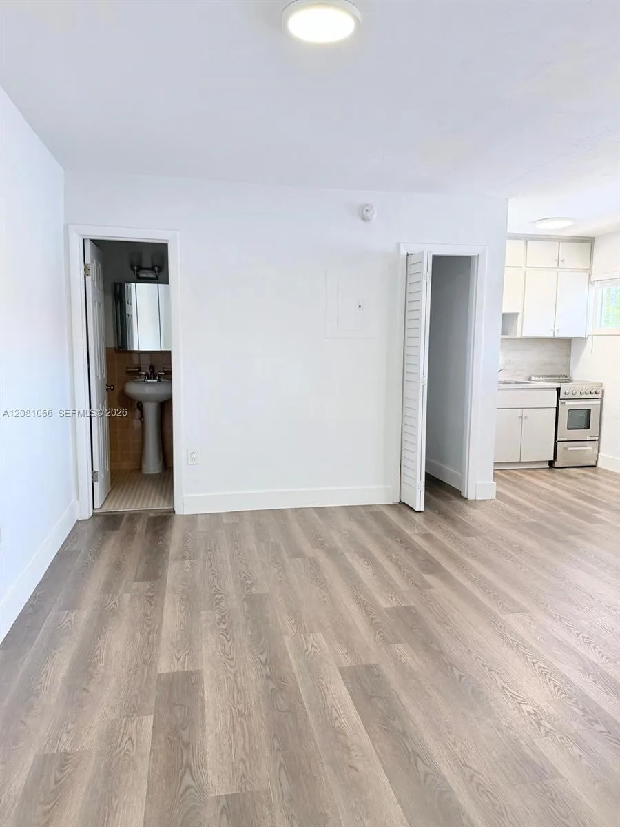 100 Madeira Ave #7 Coral Gables, FL 33134