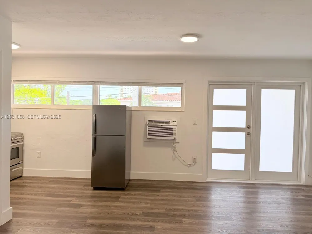 100 Madeira Ave #7 Coral Gables, FL 33134