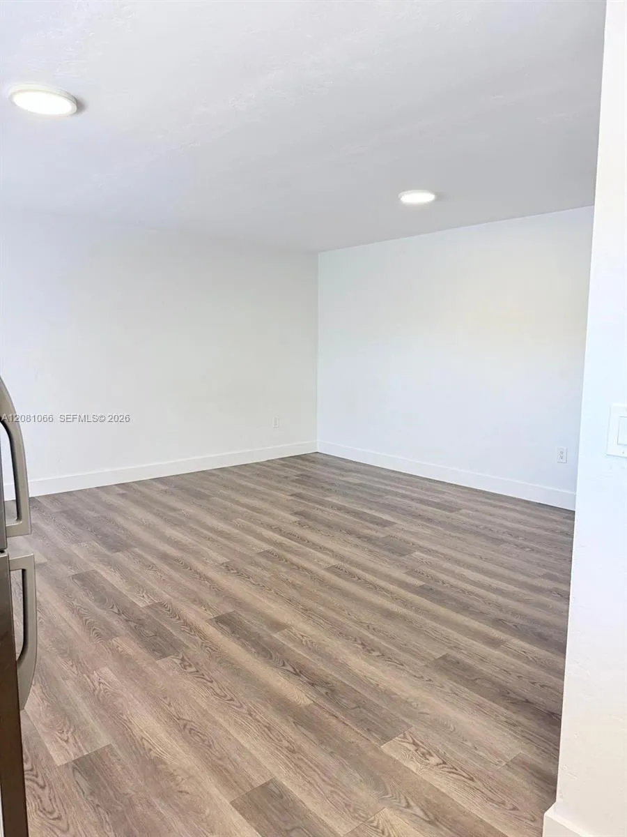 100 Madeira Ave #7 Coral Gables, FL 33134