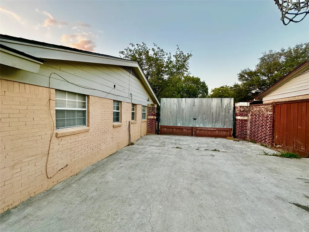 4408 Hunter Street Haltom City, TX 76117