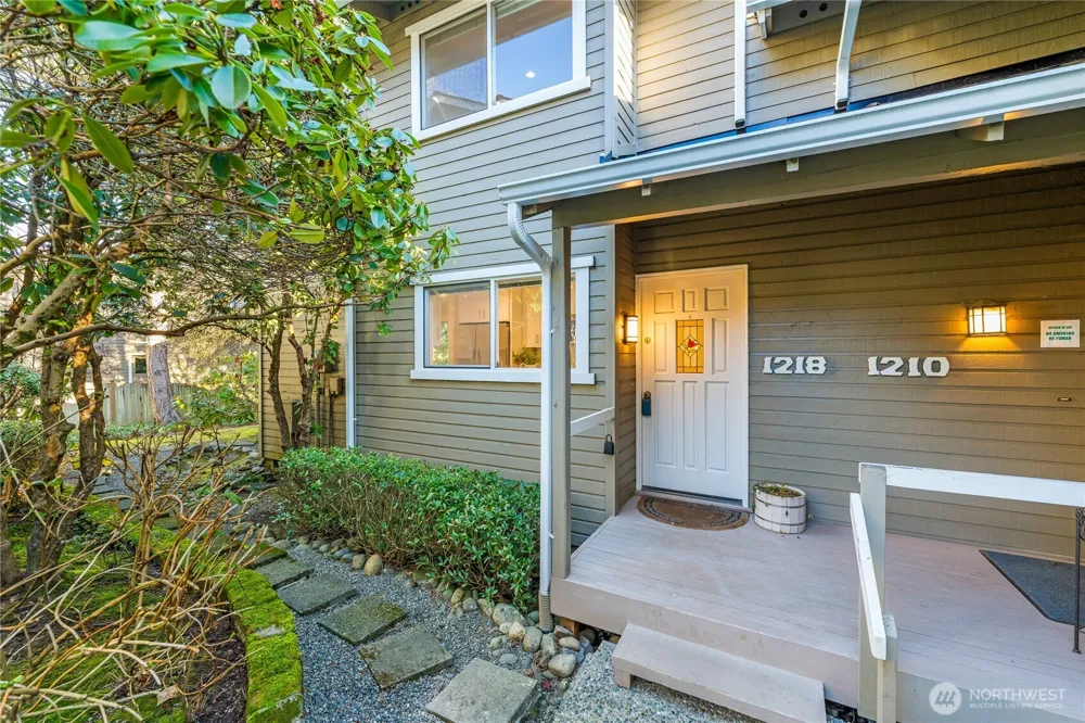1218 101st Place NE Bellevue, WA 98004