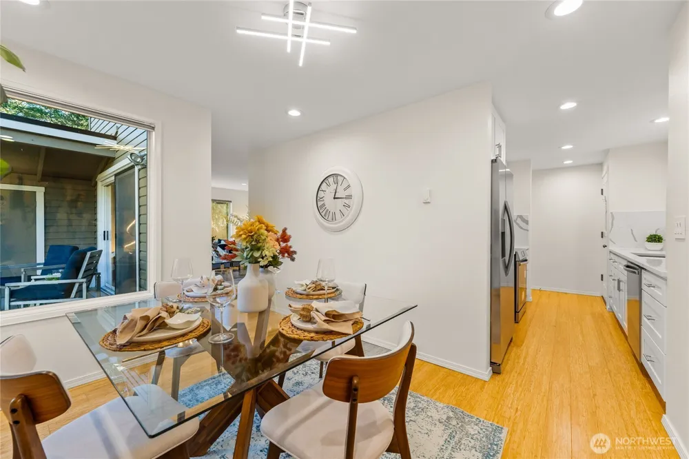 1218 101st Place NE Bellevue, WA 98004