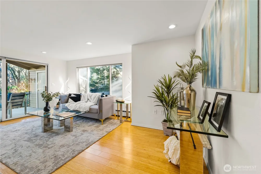 1218 101st Place NE Bellevue, WA 98004