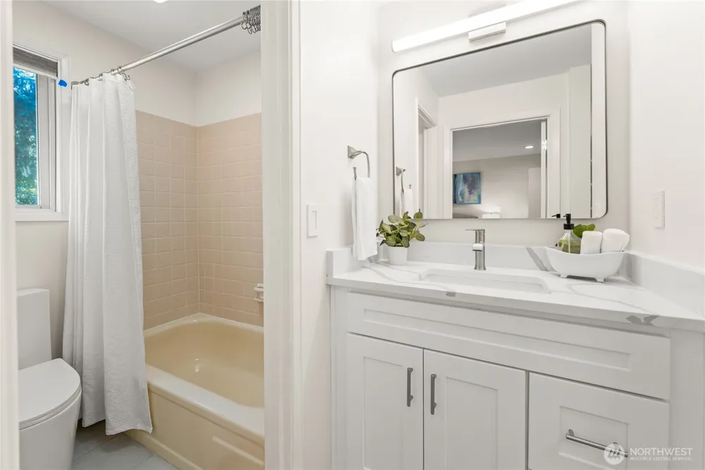 1218 101st Place NE Bellevue, WA 98004