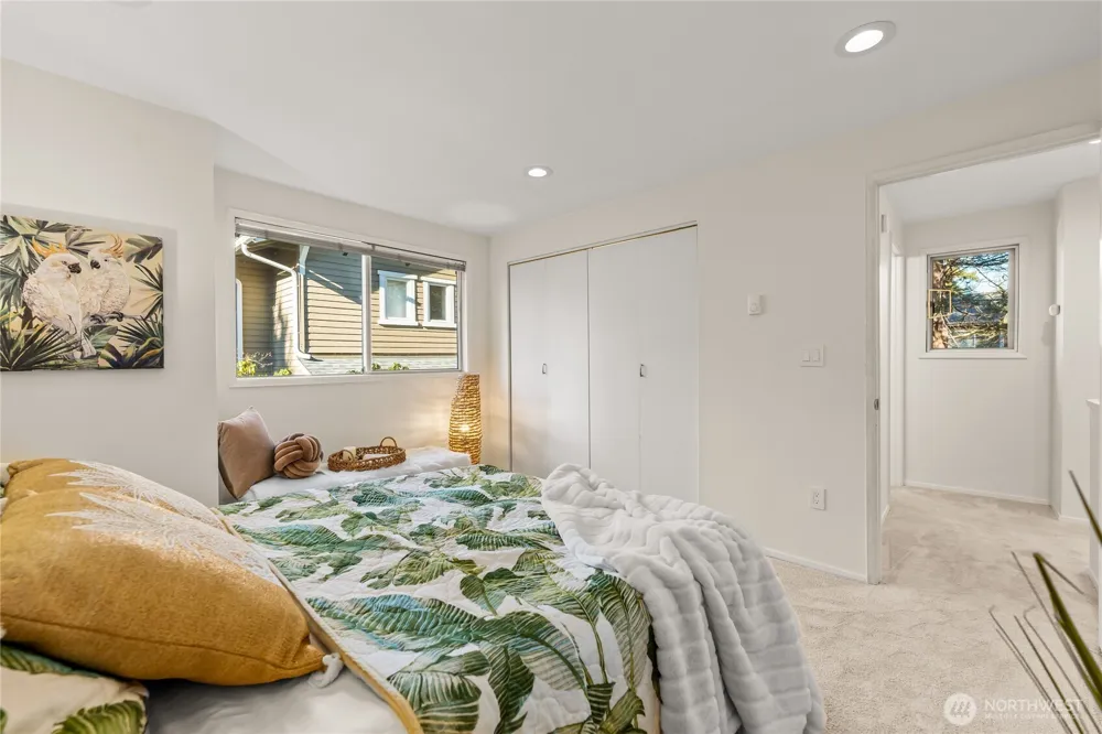 1218 101st Place NE Bellevue, WA 98004