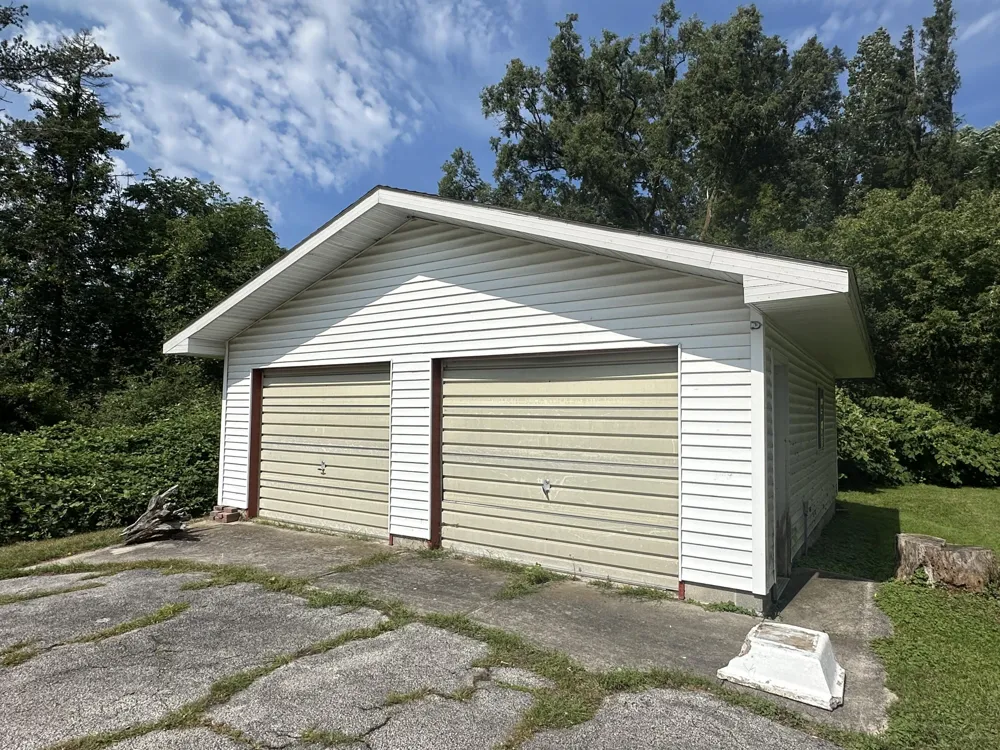 140 W Parkdale Avenue Manistee, MI 49660