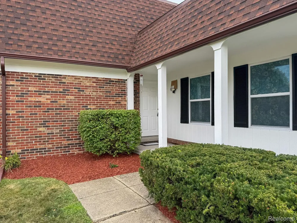 2863 Continental Drive Troy City, MI 48083