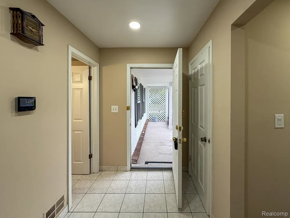 2863 Continental Drive Troy City, MI 48083
