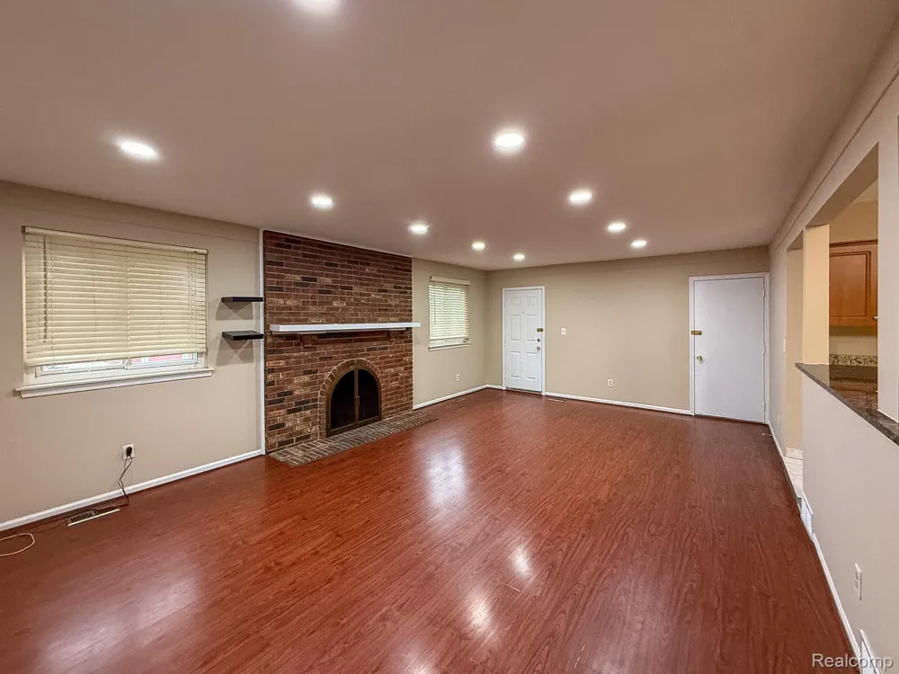 2863 Continental Drive Troy City, MI 48083