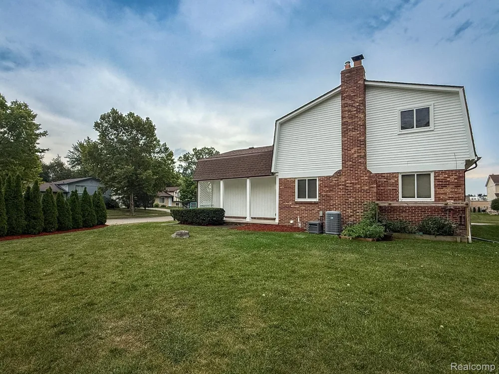 2863 Continental Drive Troy City, MI 48083