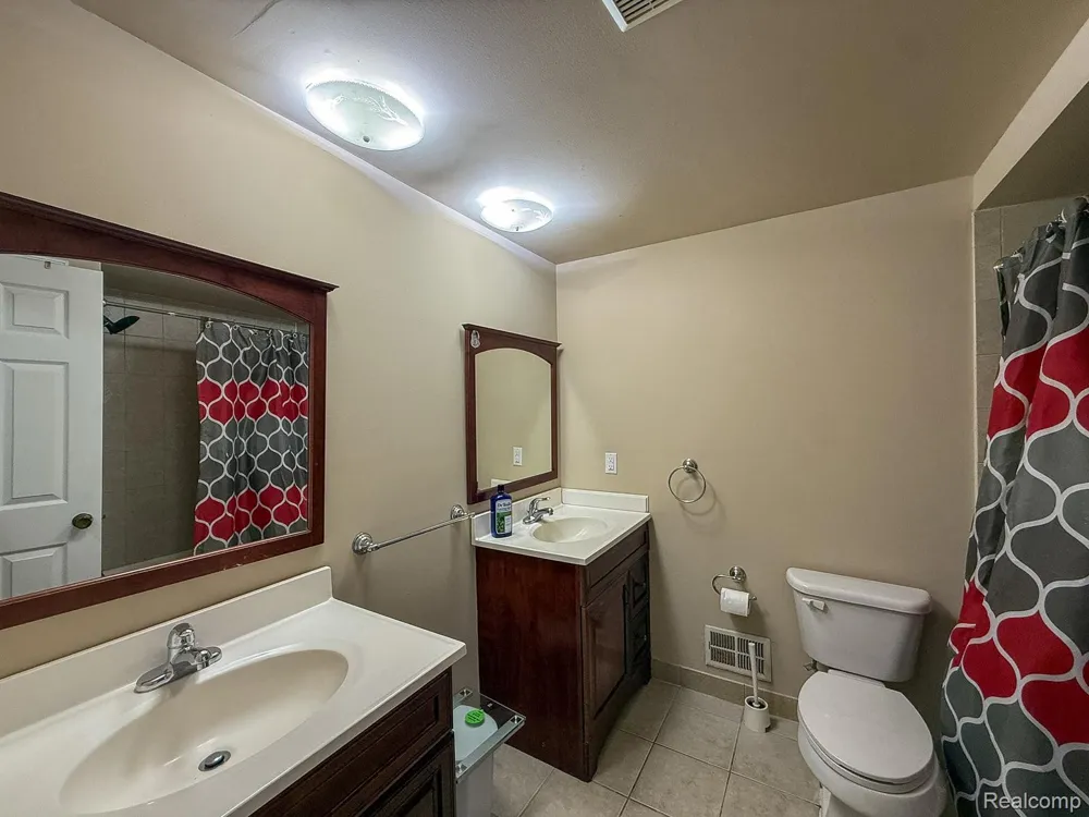 2863 Continental Drive Troy City, MI 48083