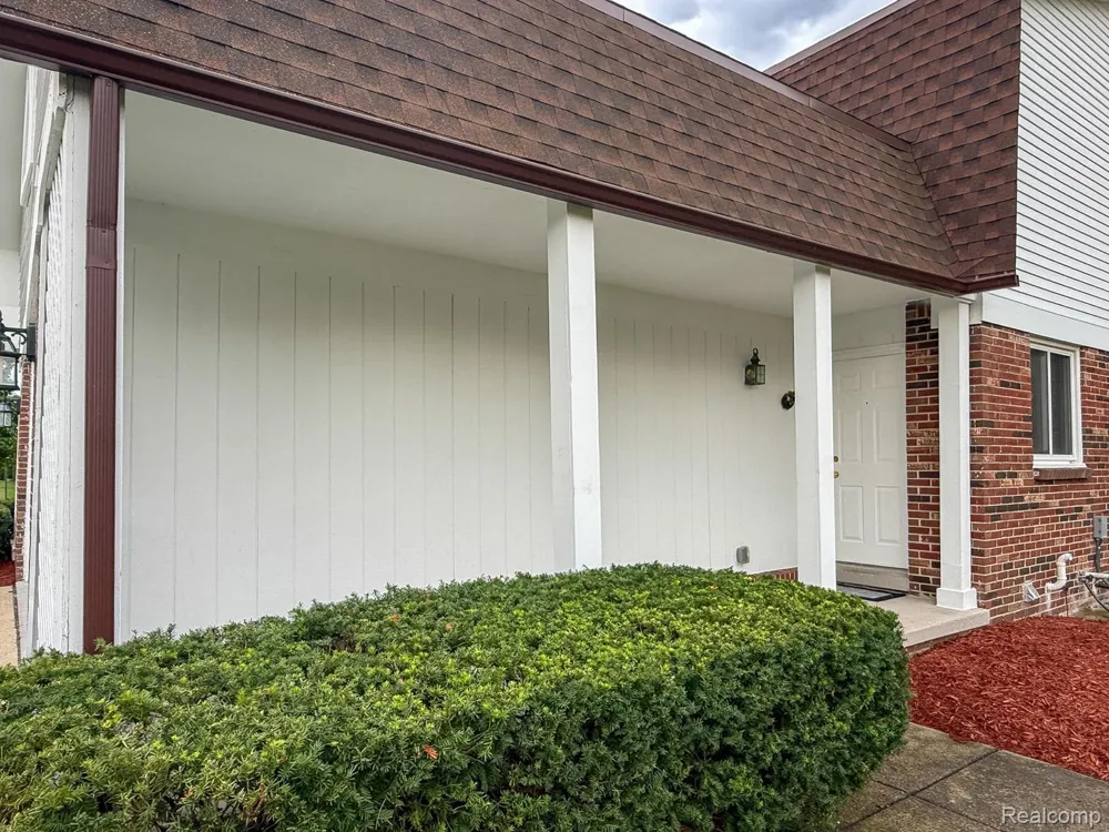 2863 Continental Drive Troy City, MI 48083