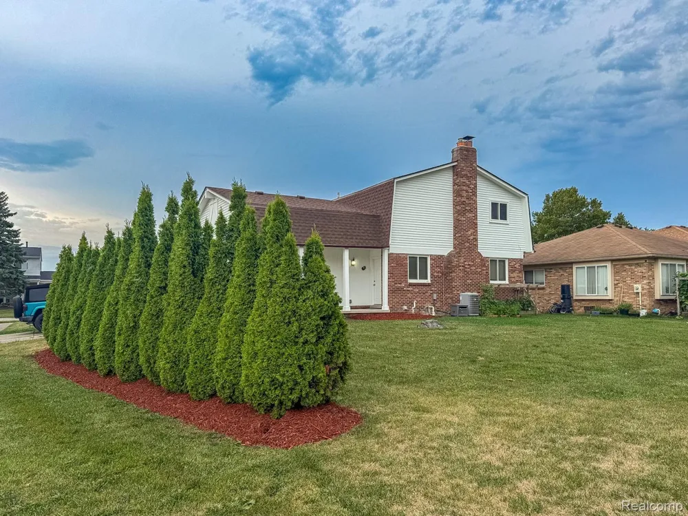 2863 Continental Drive Troy City, MI 48083