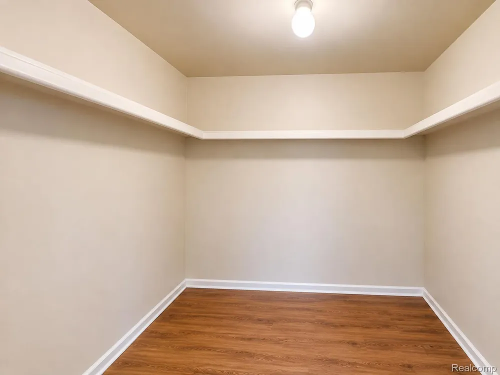 2863 Continental Drive Troy City, MI 48083