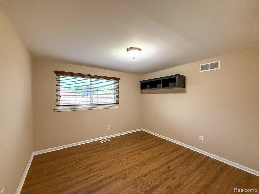2863 Continental Drive Troy City, MI 48083