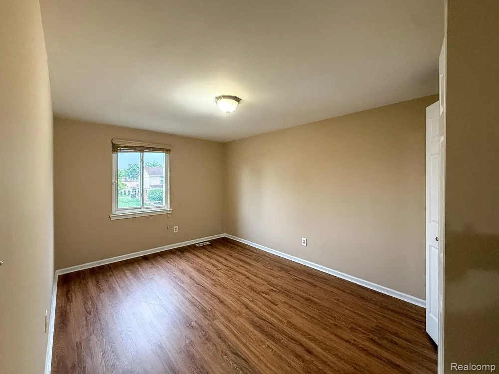 2863 Continental Drive Troy City, MI 48083