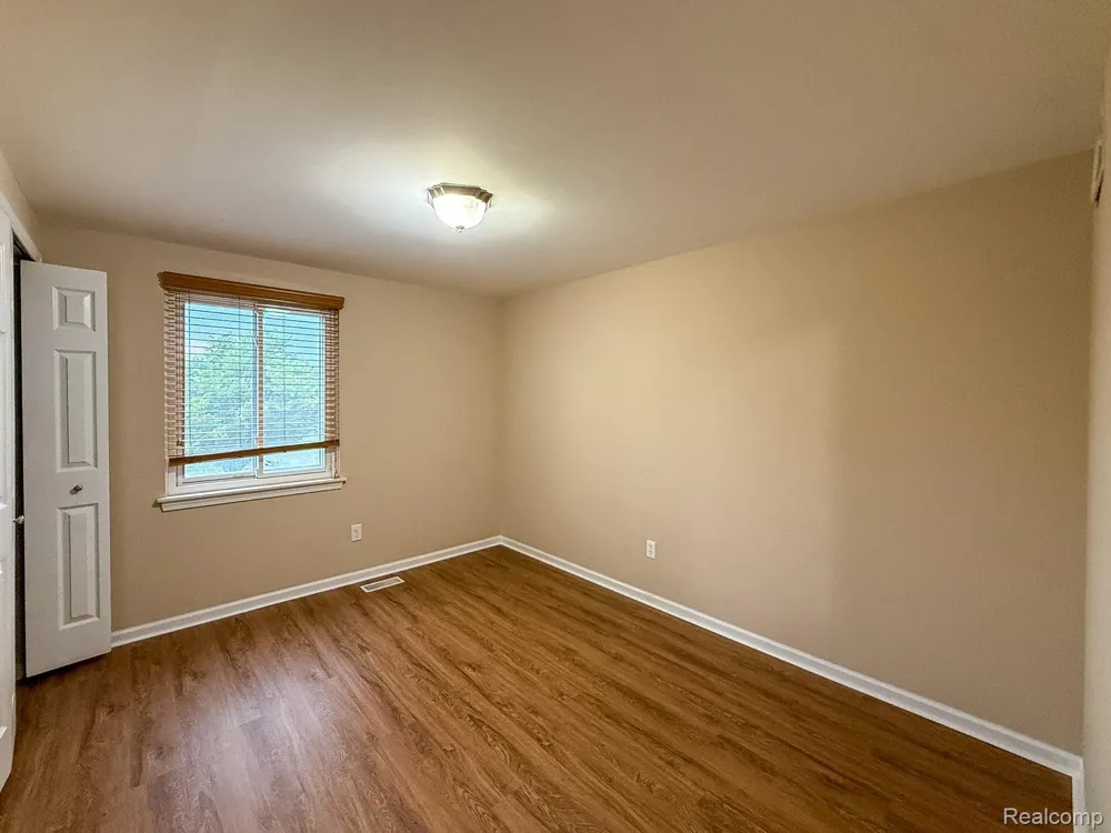 2863 Continental Drive Troy City, MI 48083