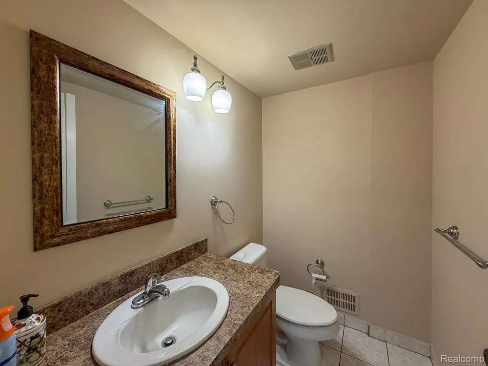 2863 Continental Drive Troy City, MI 48083