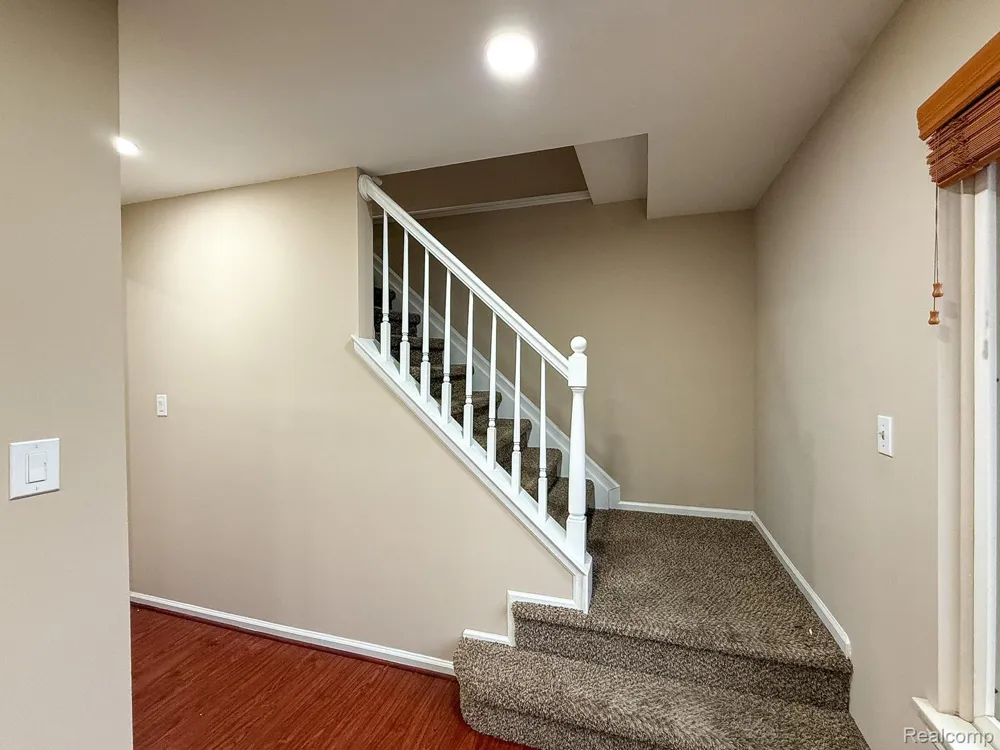 2863 Continental Drive Troy City, MI 48083