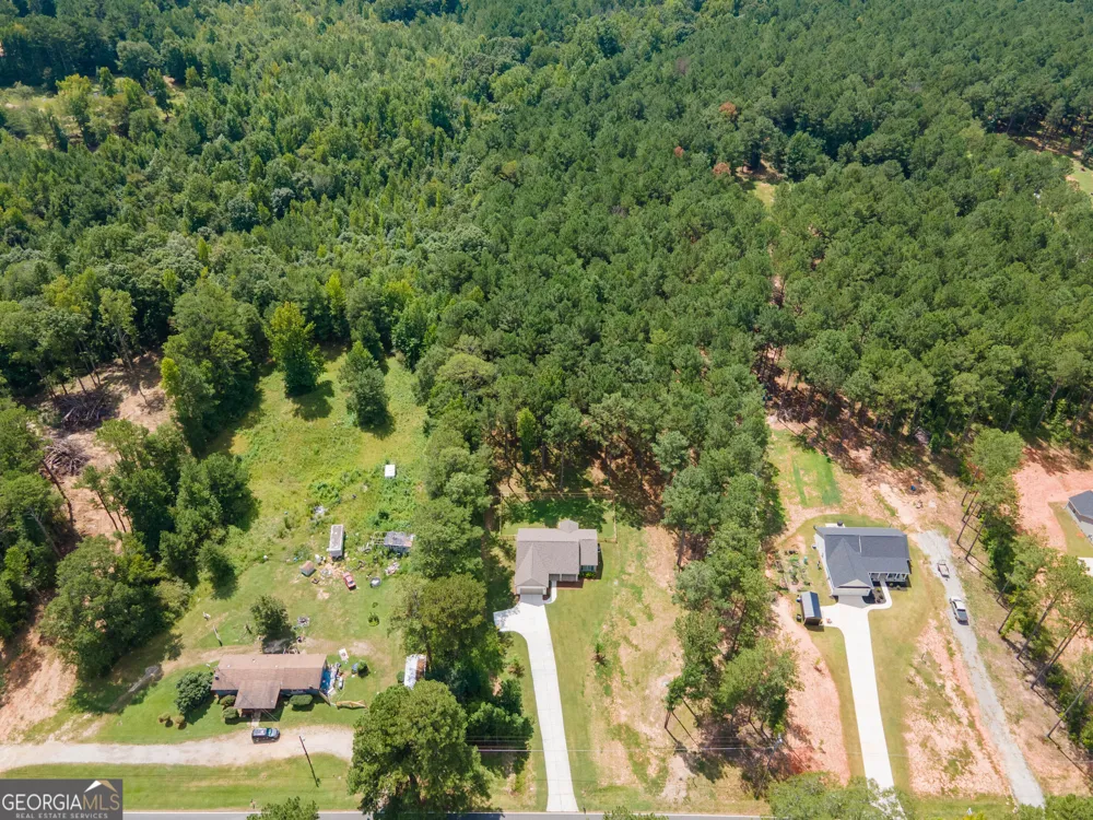 4079 Primrose RD Grantville, GA 30220