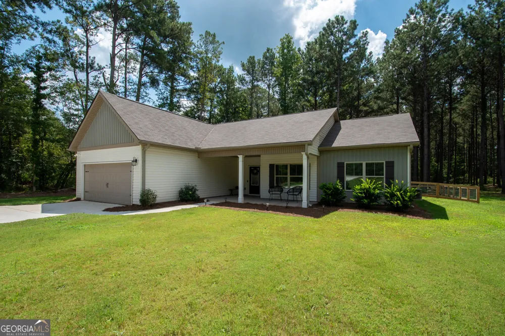 4079 Primrose RD Grantville, GA 30220
