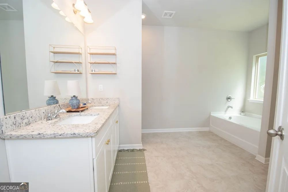 4079 Primrose RD Grantville, GA 30220
