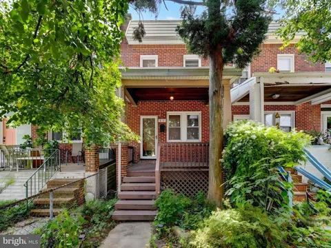 819 W 33RD STREET