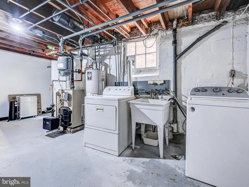 819 W 33RD STREET Baltimore, MD 21211