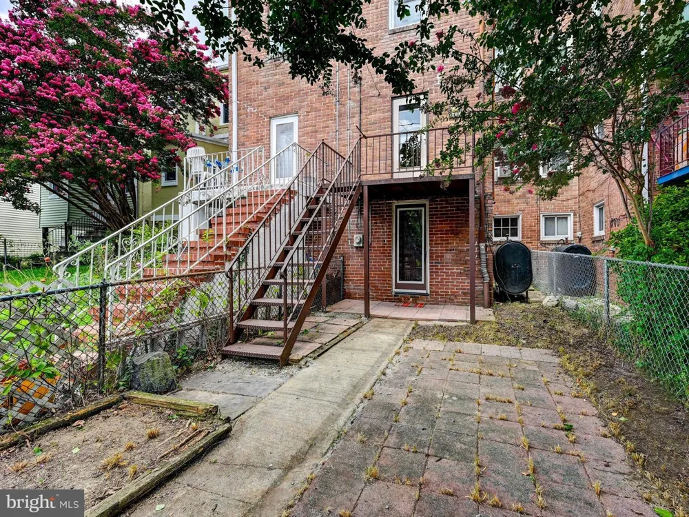 819 W 33RD STREET Baltimore, MD 21211
