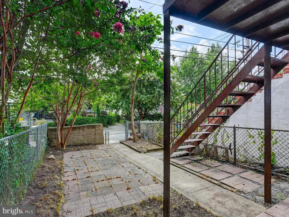 819 W 33RD STREET Baltimore, MD 21211