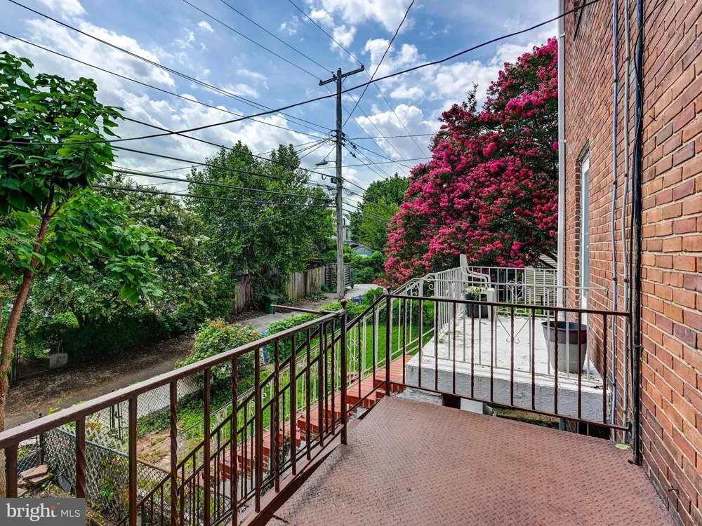 819 W 33RD STREET Baltimore, MD 21211