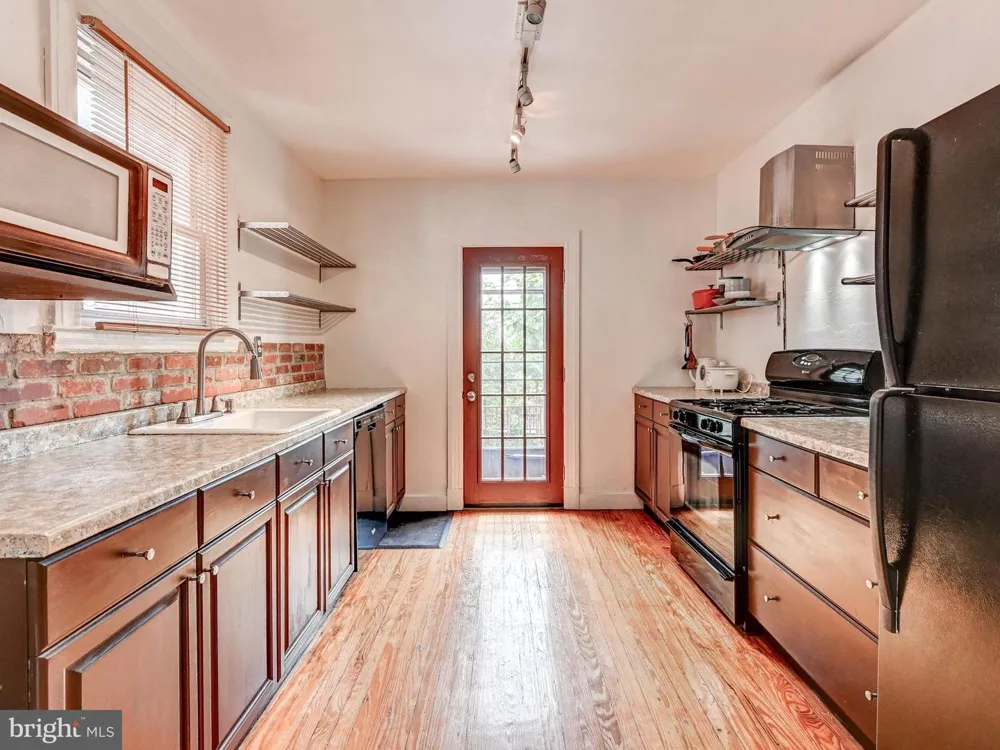 819 W 33RD STREET Baltimore, MD 21211