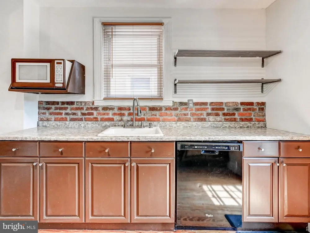 819 W 33RD STREET Baltimore, MD 21211