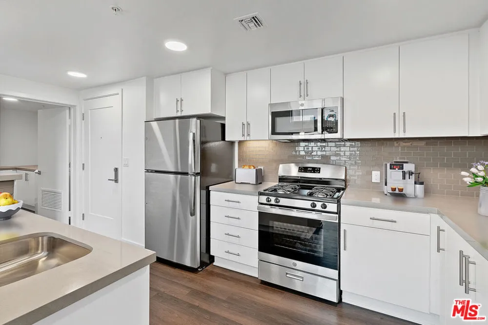 325 First Street #518 Burbank, CA 91502