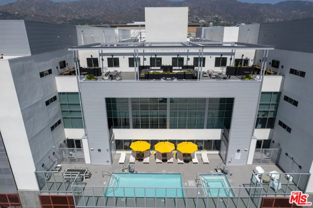325 First Street #518 Burbank, CA 91502