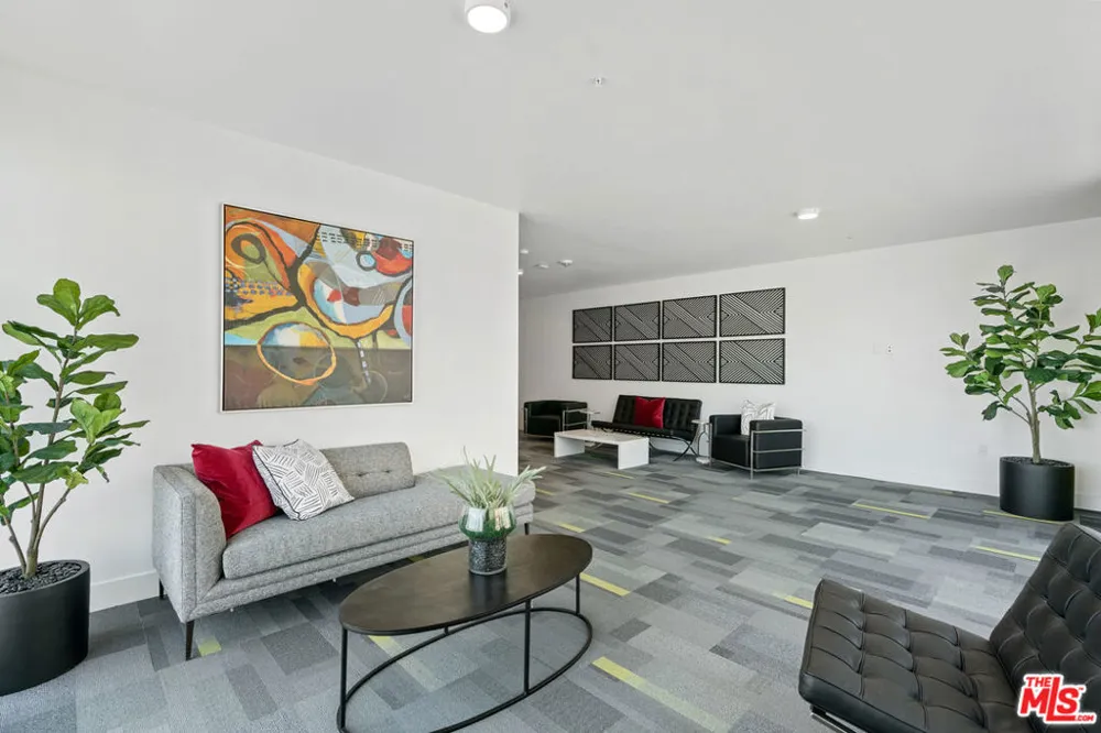 325 First Street #518 Burbank, CA 91502