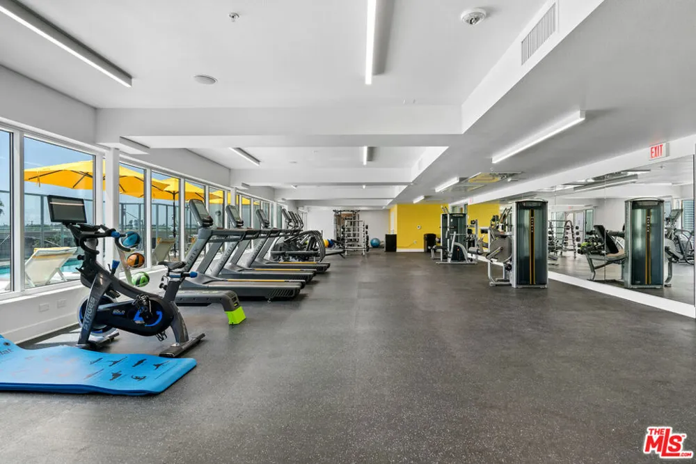 325 First Street #518 Burbank, CA 91502