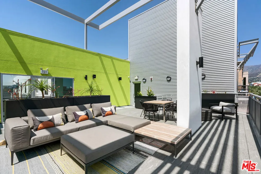 325 First Street #518 Burbank, CA 91502