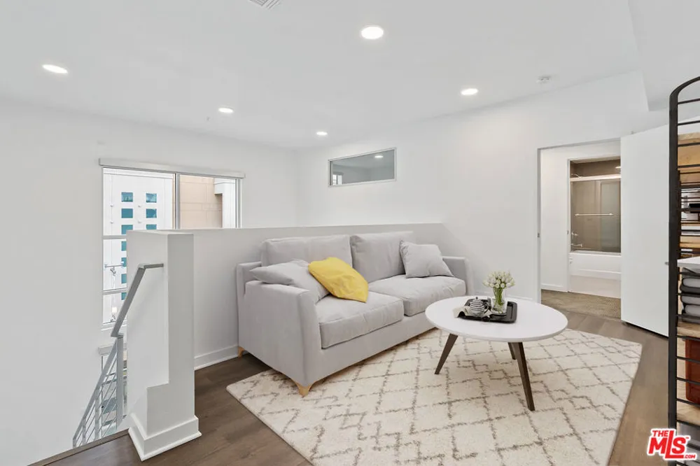 325 First Street #518 Burbank, CA 91502