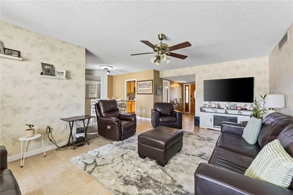 25815 Roanoke Menifee, CA 92586